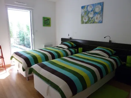 Apartment with garden, 63 m2, near beach and town, quiet and enclosed