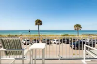 Tranquil setting one bedroom condo on Pass a grille beach Hoteles en St. Pete Beach