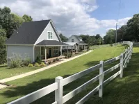 Center Hill Lake Cottage Four Seasons, Smithville, TN
