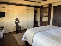 Elegant Penthouse  2 blocks from Sonoma Plaza.