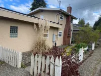 Cozy beach cottage near Port Townsend! Port Townsend Marine Science Center 주변 호텔