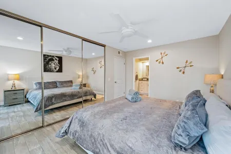 Chic Nest parent’s favorite! Irvine, Laguna, Best location!