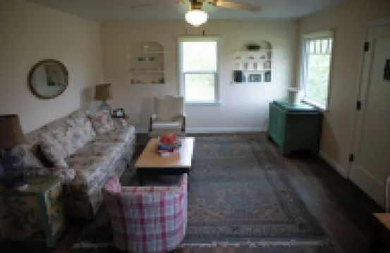 Orchard Cottage, Charming Vintage Cottage