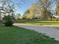 Charming 3-bedroom cottage with WiFi and AC in delightful Caulfield