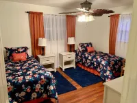 HUGE Family/Team/Group Luxury Home, Pets & Wheelchair Friendly, Sleeps 13-18