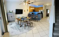 Lovely townhouse with parking on the Gulf Coast