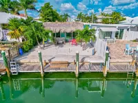 Trip Around the Sun 2/2 + dockage & cabana club Hotels in Key Colony Beach