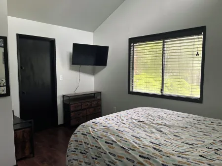 Modern Alderbrook pet-friendly retreat.