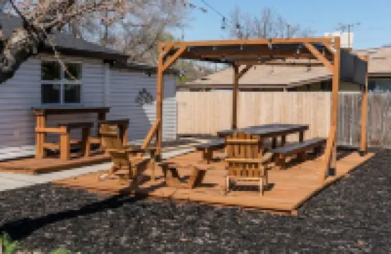 Backyard Mountain View Oasis ~ Sleeps 10 - Chinatown, Downtown