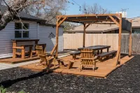 Backyard Mountain View Oasis ~ Sleeps 10 - Chinatown, Downtown