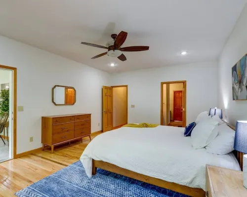 Modern Home in the Heart of Murphy, Hi-Tech Massage Chair, Jetted Tub, KING Bd! マーフィーのホテル