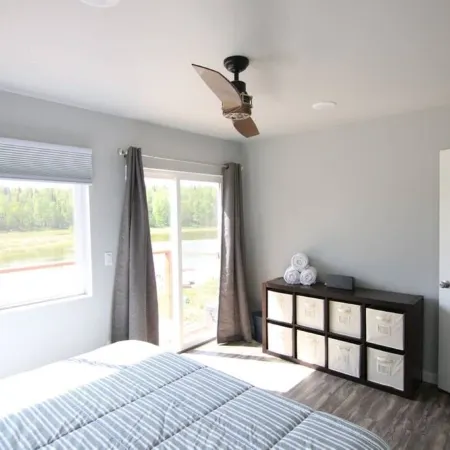 Lake front - 2 bedroom, 1 loft home with hot tub