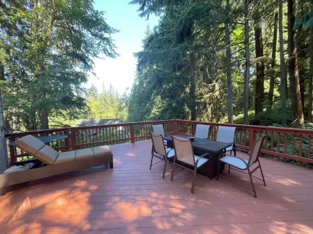 Spacious Forest Haven - 4Br, 7 Beds, Firepit - Sleeps 10