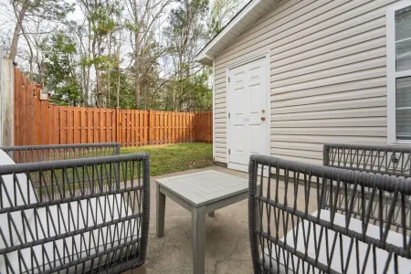 Quiet Boho Townhouse; 15 Min to Beach