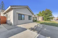 Cozy Broadstone Guesthouse Located Near Shops & Trails with AC, WiFi & Laundry!