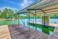 Delight on the Dock at the Edgewater Inn on Lake Hartwell