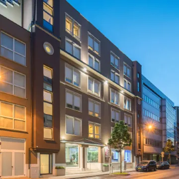 Best Western Plus Grand Hotel Victor Hugo Отели рядом с достопримечательностью «Гар»