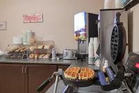 Travelodge by Wyndham Kamloops Mountview - Breakfast