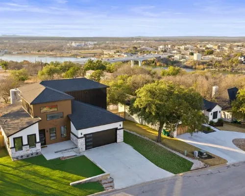 *Basketball,Pickleball, Hot Tub & Space Vibes. Aliens Await! Hotels in Marble Falls