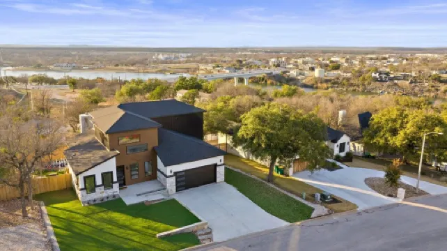 *Basketball,Pickleball, Hot Tub & Space Vibes. Aliens Await!