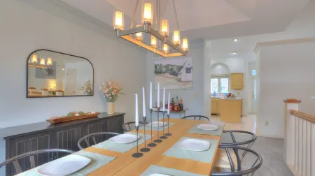 Spacious 5-Bedroom House, Hot Tub, Firepit, Game Rooms, Theater Room and More!