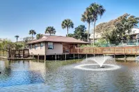Adorable Condo One Block to Beach ~ Easy Walk to Beach!