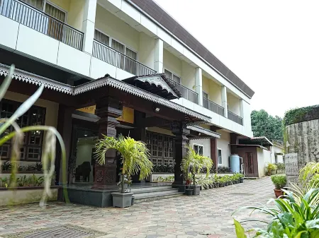 Hotel Parijatha Inn Отели в г. Южная Каннада