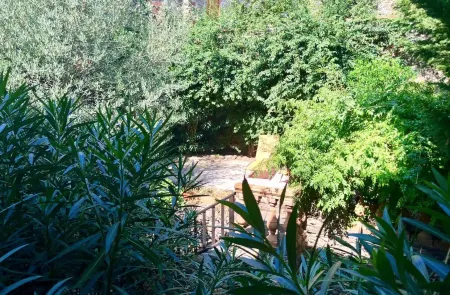 Central old town location with sea view & patio garden