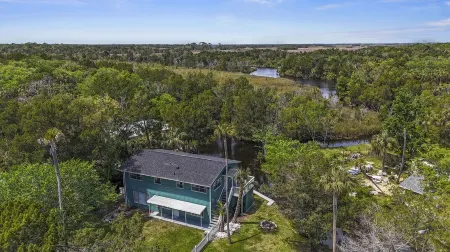 Unique Waterfront Retreat in Homosassa, scenic views, kayakers,boaters paradise
