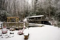 Mountain Creek Cabin VERY private 13 acres with trails, creeks. Bordering USNF!