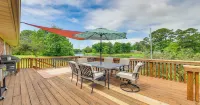 Riverfront Virginia Home - Dock, Fire Pit & Kayaks