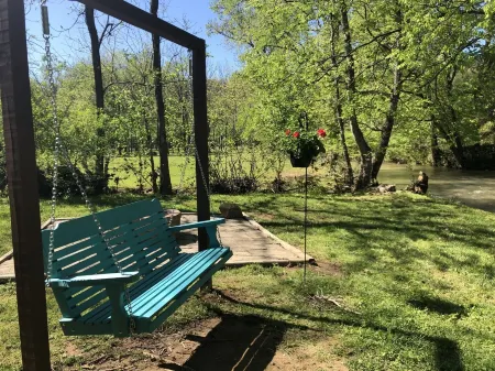 OCT Dates Open! Beautiful Creek! Birds, Ducks, Close to Pigeon Forge