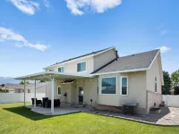 Pet Friendly, Fireplace, 17Mi to Snowbird Ski Hotels near Peek-a-Boo Park
