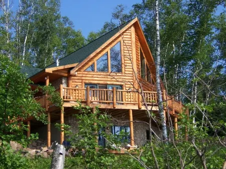 Spectacular 2600 Sq Ft Log Home on the Shores of Majestic Lake Superior