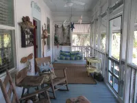 Historic raised Tybee cottage, very cool, comfortable and oh so Tybee!