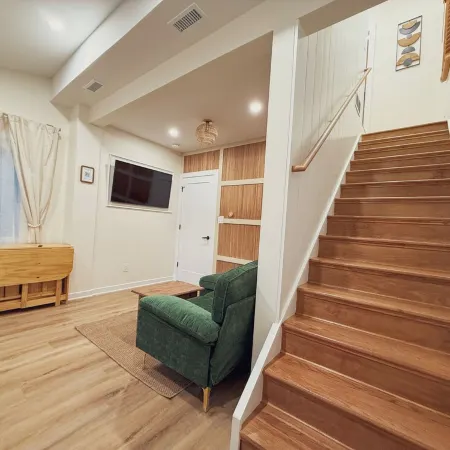 Stylish 2BR 1BA Apt - Steps To Beach & Boardwalk - Quality Vacation in Wildwood