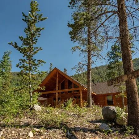 Come Stay and Play in the Rockies with 2 King and 6 Queen beds!  Great ESCAPE!