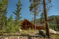 Come Stay and Play in the Rockies with 2 King and 6 Queen beds!  Great ESCAPE!