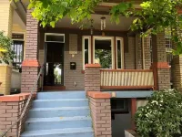 Historic Row House. Solar Powered! Hotels in Columbia Heights
