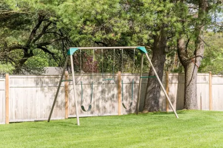 Modern And Spacious Berkshires Retreat 5 bdrm 3 bath Отели рядом с достопримечательностью «Государственный заповедник Октобер Маунтин»