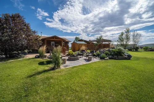 Newer Cozy Cabin; Private & Under 10 Minutes to Cody!