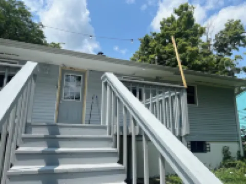 Cozy home in Rockford Sleeps 8