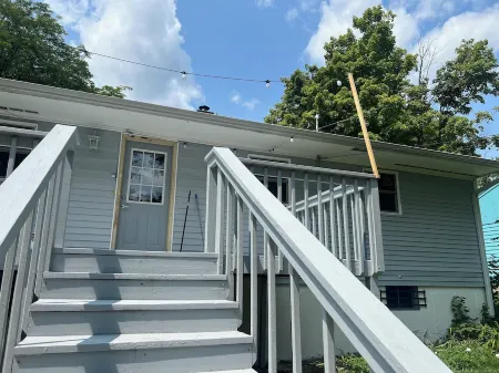 Cozy home in Rockford Sleeps 8 Отели в г. Winnebago County