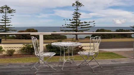 Baywater | Kingscote