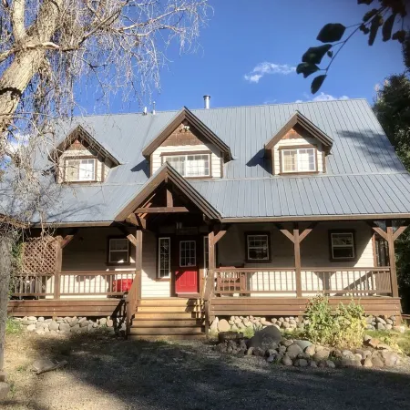 The Drop Inn - Large Home! Close to Wolf Creek, on San Juan River, Hot tub