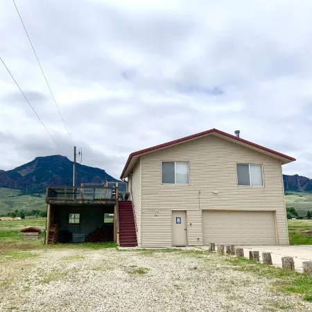 Gateway to Shoshone & Yellowstone