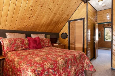 Hillside Cabin w/ Fireplace, Wrap Around Porch & 8mi. to Skiing!