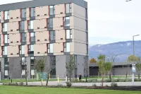 Residence & Conference Centre - Kelowna Hotel berhampiran 984 DeHart Rd