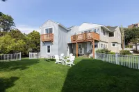 Best house in Old Orchard Beach..STEPS/BEACH,  surf!!!! 4 bedroom 팰리스 플레이랜드 주변 호텔
