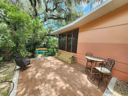 Fabulous Mid-Century Modern 3 Bedroom with King Master Suite